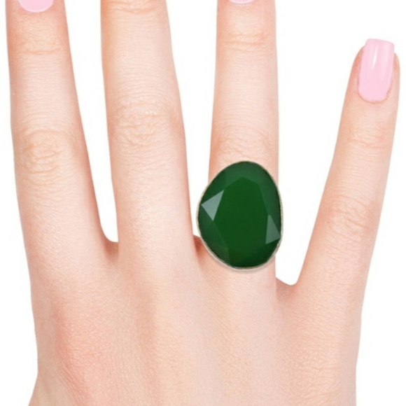 3.00 ctw Green Agate Ring in Goldtone - Picture 3 of 4